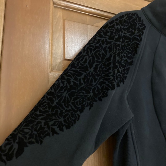 Lululemon Floral Flock Pullover, Size 10 - Picture 6 of 13